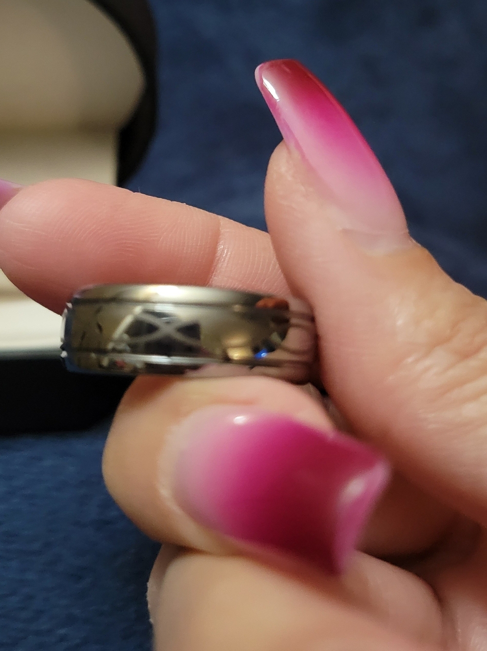 Men's Grey Titanium Infinity Ring with Engraved Ridge - Picture 3 of 7